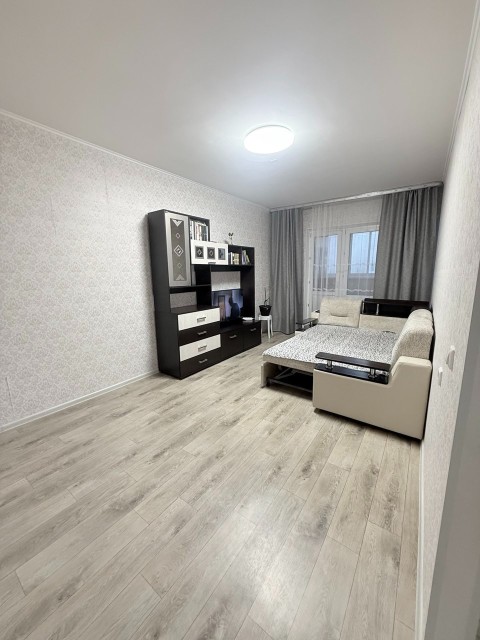 2 комн., 65 м², Блочный, Авторынок 3