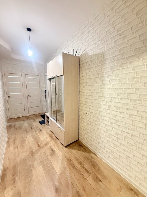 2 комн., 65 м², Блочный, Авторынок 16