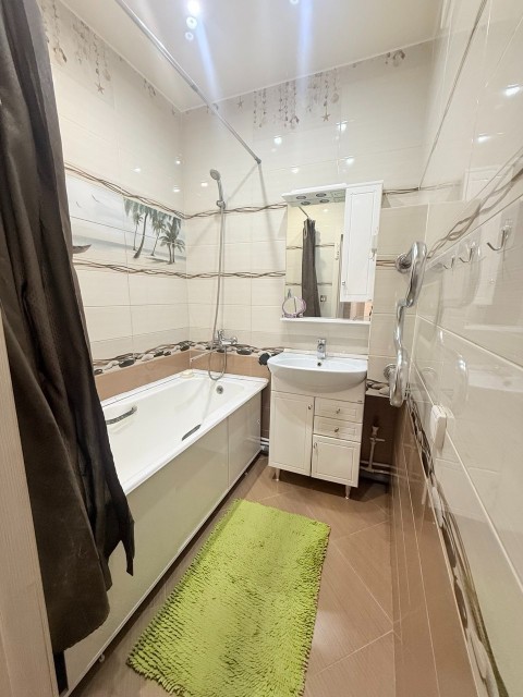 2 комн., 65 м², Блочный, Авторынок 12