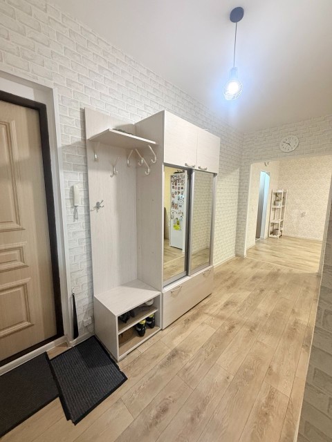 2 комн., 65 м², Блочный, Авторынок 15