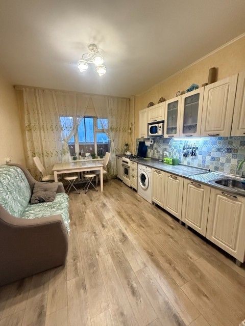 2 комн., 65 м², Блочный, Авторынок 5