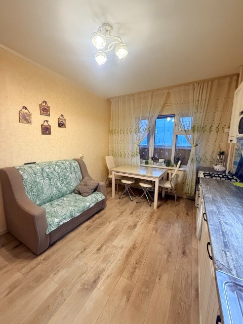 2 комн., 65 м², Блочный, Авторынок 6