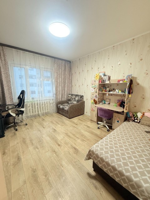 2 комн., 65 м², Блочный, Авторынок 10