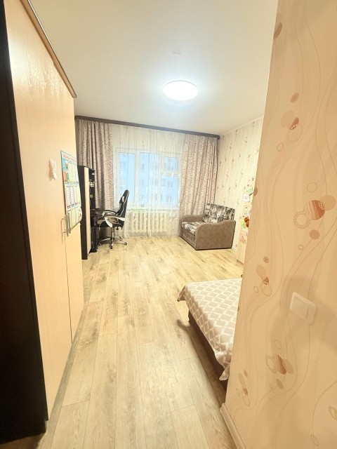 2 комн., 65 м², Блочный, Авторынок 8