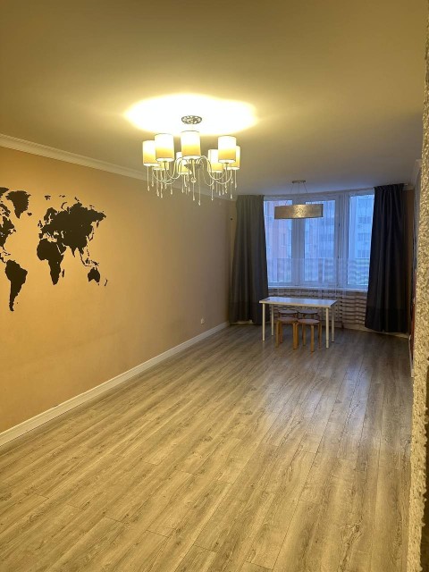 3 комн., 90 м², Монолитно-каркасный, Автовокзал 3