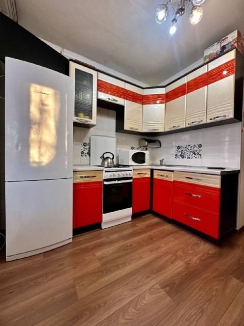 3 комн., 69 м², 112 серия, Крестьянский рынок, стадион "Туймаада" 3