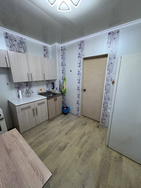 2 комн., 46 м², Блочный, Площадь Победы 3