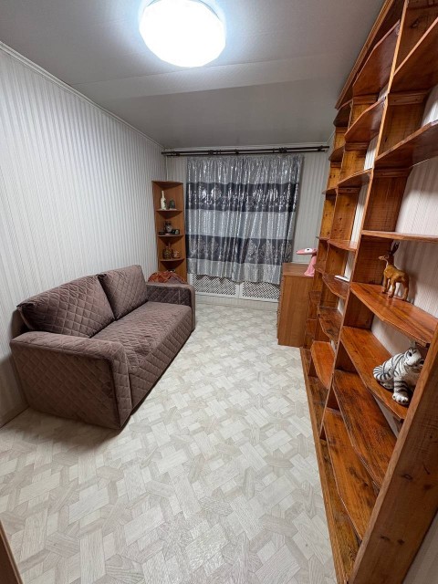 2 комн., 46 м², Блочный, Площадь Победы 7