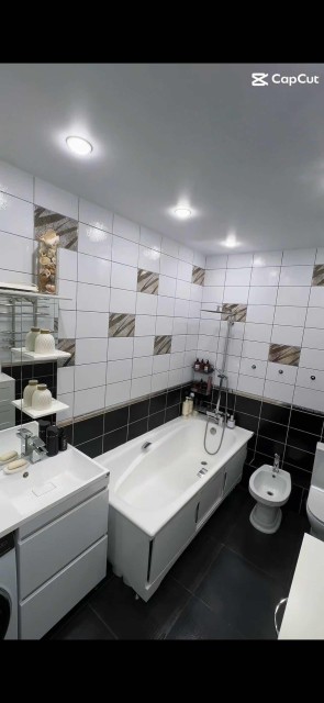 4 комн., 110 м², Инд. планировка, Областная больница, рынок "Манньыаттаах" 5