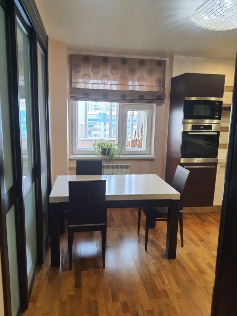 3 комн., 97 м², Инд. планировка, Сахацирк 6