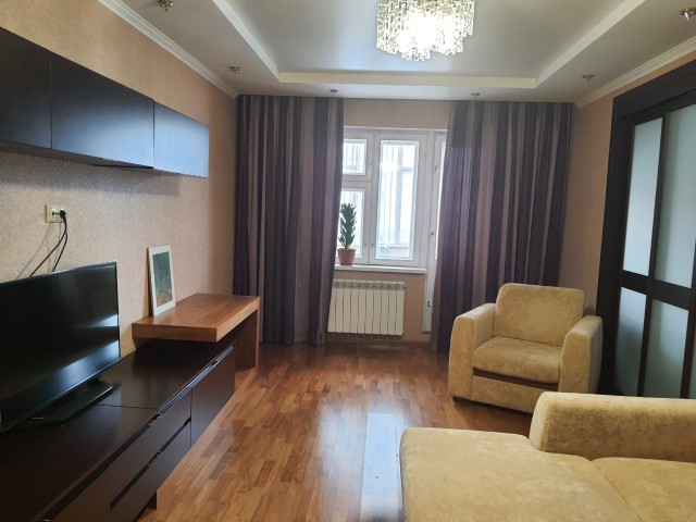 3 комн., 97 м², Инд. планировка, Сахацирк 4