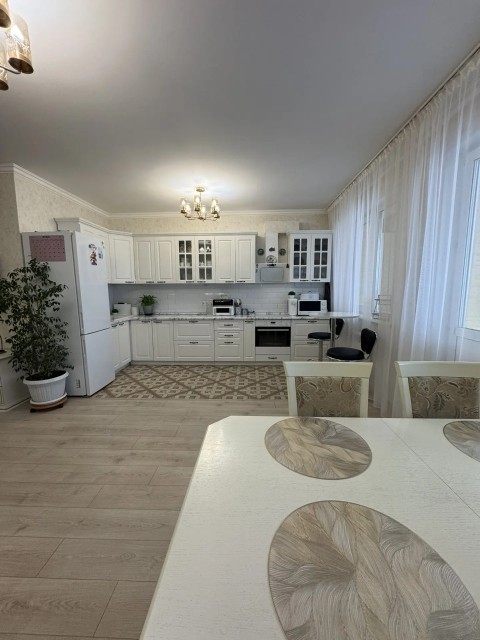 3 комн., 80 м², Инд. планировка, Крытый рынок