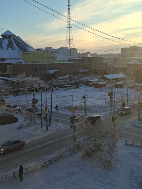 3 комн., 93 м², Монолитно-каркасный, Сахацирк 19