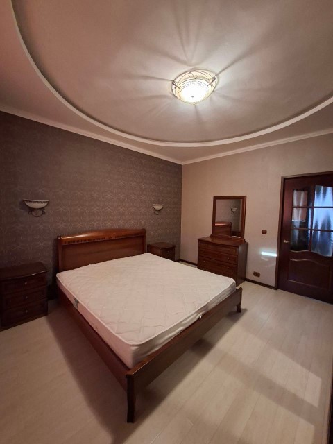 3 комн., 93 м², Монолитно-каркасный, Сахацирк