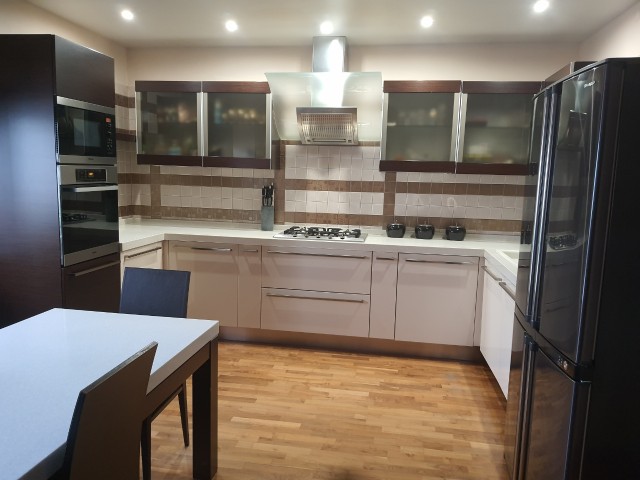 3 комн., 97 м², Инд. планировка, Сахацирк 5