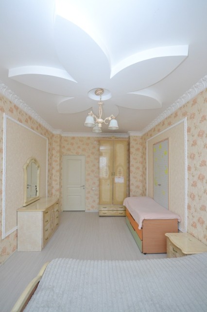 3 комн., 103 м², Монолитно-каркасный, Сахацирк 10