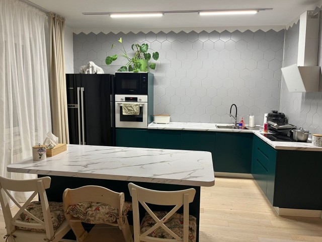 4 комн., 180 м², Монолитно-каркасный 5