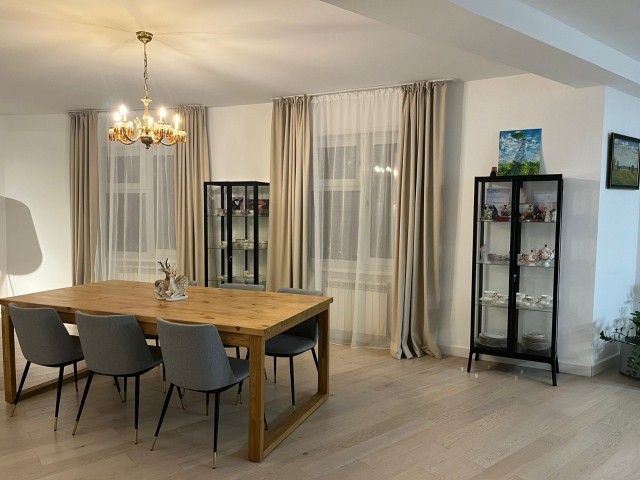 4 комн., 180 м², Монолитно-каркасный 4