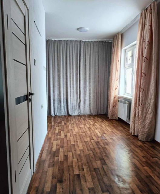 1 комн., 34 м², Блочный, Крестьянский рынок, стадион "Туймаада" 3