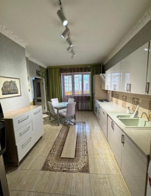 3 комн., 103 м², Монолитно-каркасный, Сахацирк 5