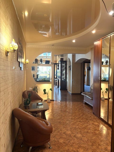 3 комн., 128 м², Инд. планировка, Площадь Победы 3