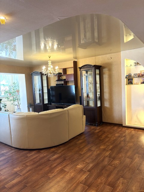 3 комн., 128 м², Инд. планировка, Площадь Победы 5