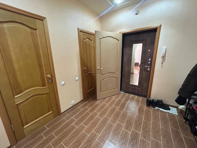 2 комн., 69 м², Монолитно-каркасный, Центр - район пл. Орджоникидзе 12