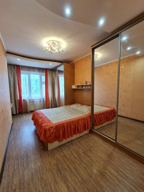 3 комн., 85 м², Монолитно-каркасный, Областная больница, рынок "Манньыаттаах"