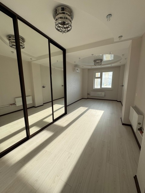 3 комн., 102 м², Блочный, Крытый рынок 3