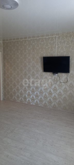 2 комн., 57 м², Дерев. б/у, Кирзавод 8