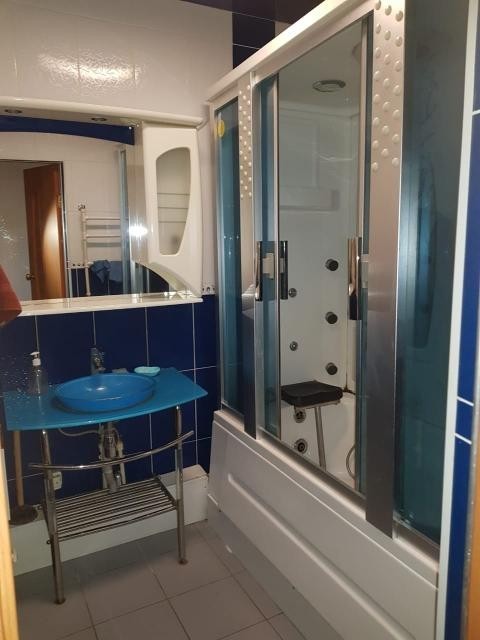 3 комн., 85 м², Монолитно-каркасный, Областная больница, рынок "Манньыаттаах" 9