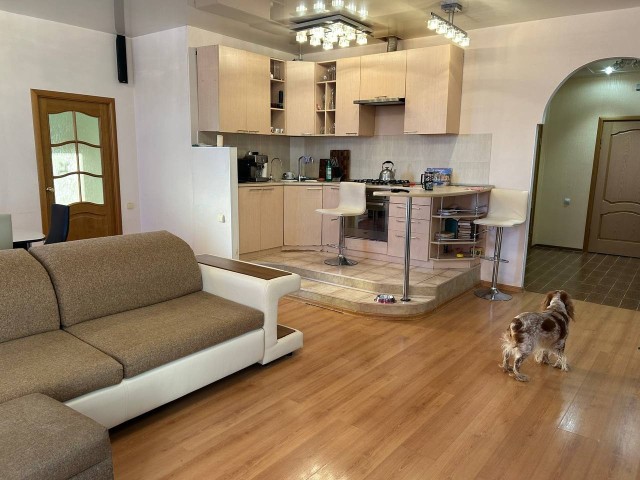 2 комн., 69 м², Монолитно-каркасный, Центр - район пл. Орджоникидзе