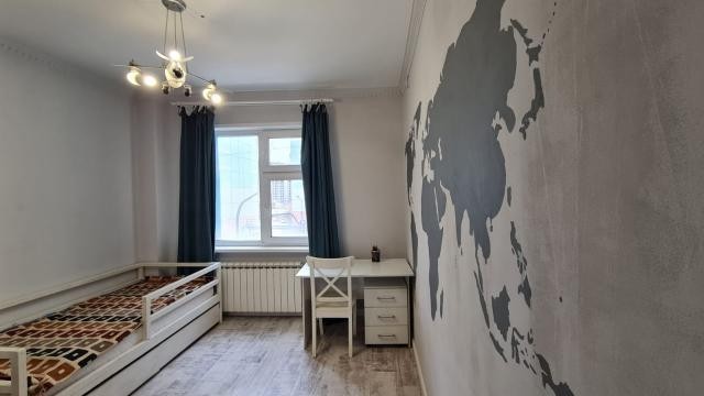 3 комн., 85 м², Монолитно-каркасный, Областная больница, рынок "Манньыаттаах" 5