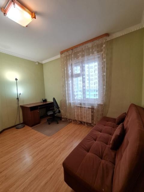 3 комн., 85 м², Монолитно-каркасный, Областная больница, рынок "Манньыаттаах" 6