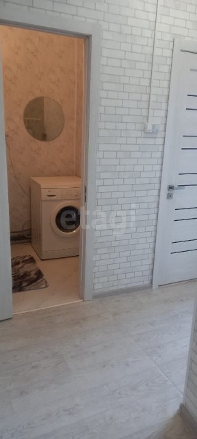 2 комн., 57 м², Дерев. б/у, Кирзавод 17