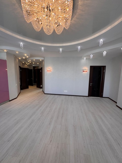 3 комн., 102 м², Блочный, Крытый рынок