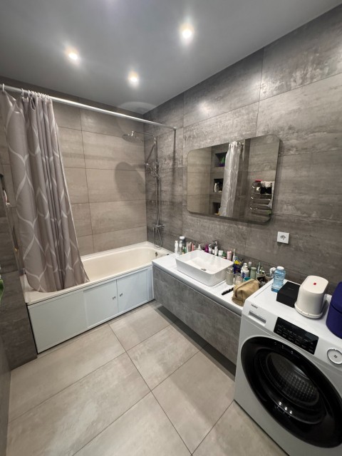 2 комн., 77 м², Инд. планировка, Сахацирк 4