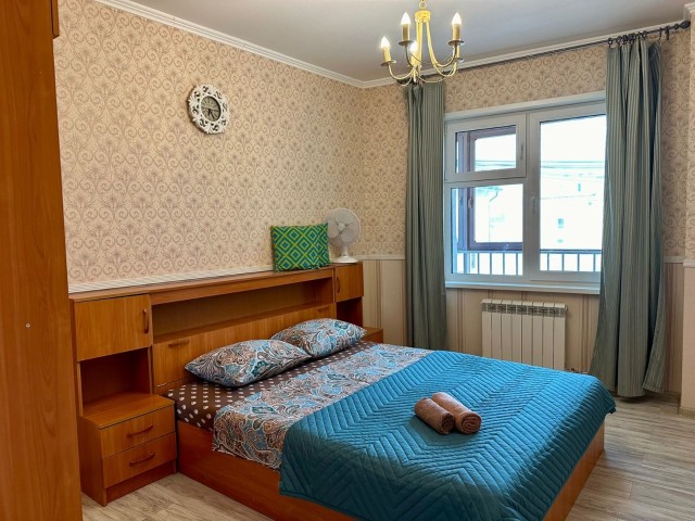 3 комн., 77 м², Монолитно-каркасный, Центр - район пл. Орджоникидзе 11