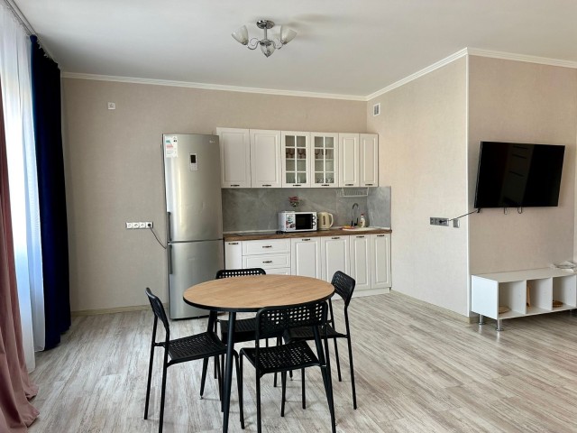 3 комн., 77 м², Монолитно-каркасный, Центр - район пл. Орджоникидзе 6