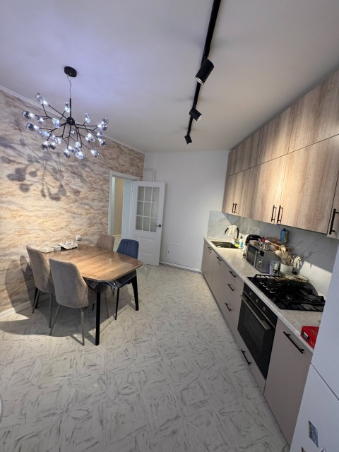 2 комн., 77 м², Инд. планировка, Сахацирк 2