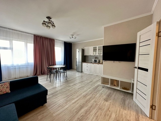 3 комн., 77 м², Монолитно-каркасный, Центр - район пл. Орджоникидзе