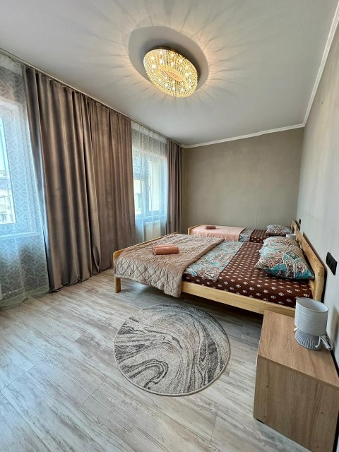 3 комн., 77 м², Монолитно-каркасный, Центр - район пл. Орджоникидзе 15