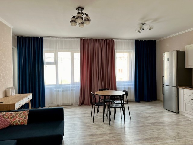 3 комн., 77 м², Монолитно-каркасный, Центр - район пл. Орджоникидзе 8