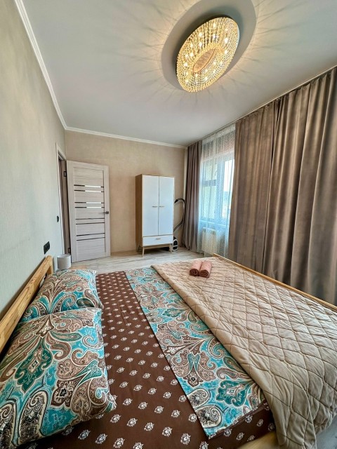 3 комн., 77 м², Монолитно-каркасный, Центр - район пл. Орджоникидзе 10