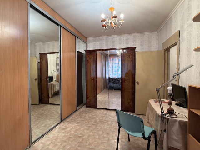 3 комн., 112 серия, Вавилон 5