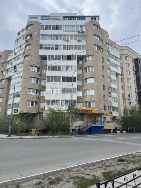 4 комн., 129 м², Монолитно-каркасный, Центр - район пл. Ленина 20