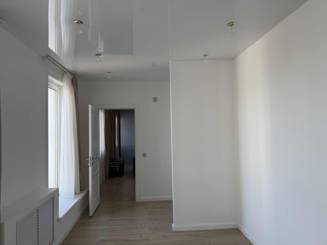 3 комн., 83 м², Монолитно-каркасный, Кинотеатр Лена 5