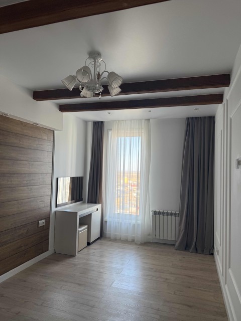 3 комн., 83 м², Монолитно-каркасный, Кинотеатр Лена 7