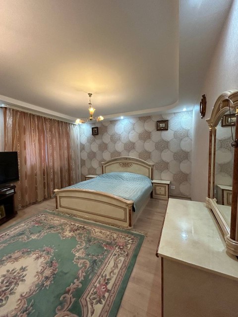 4 комн., 172 м², Блочный, Крытый рынок 4