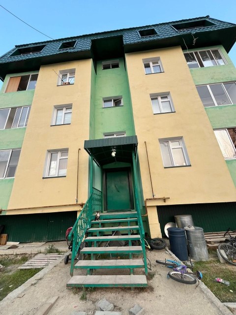 3 комн., 63 м², Блочный, Улус